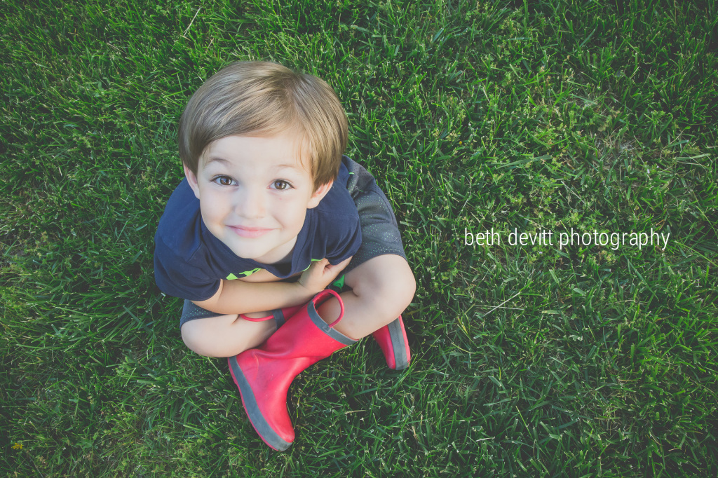he sat still for nearly five seconds yesterday, and i happened to be lucky enough to document it.  